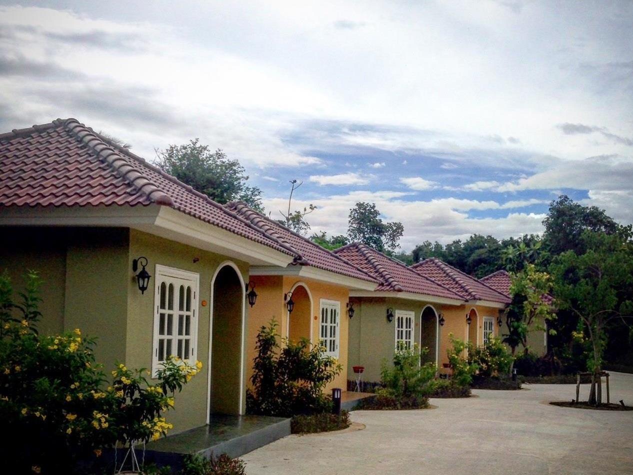 Wangpla Villa Resort Nakhon Sawan Exterior photo
