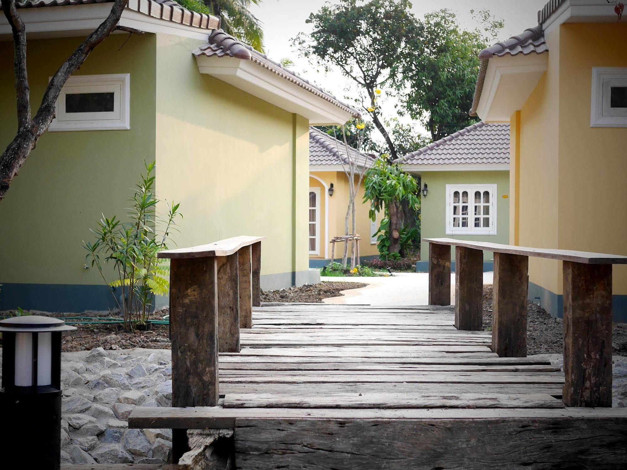 Wangpla Villa Resort Nakhon Sawan Exterior photo