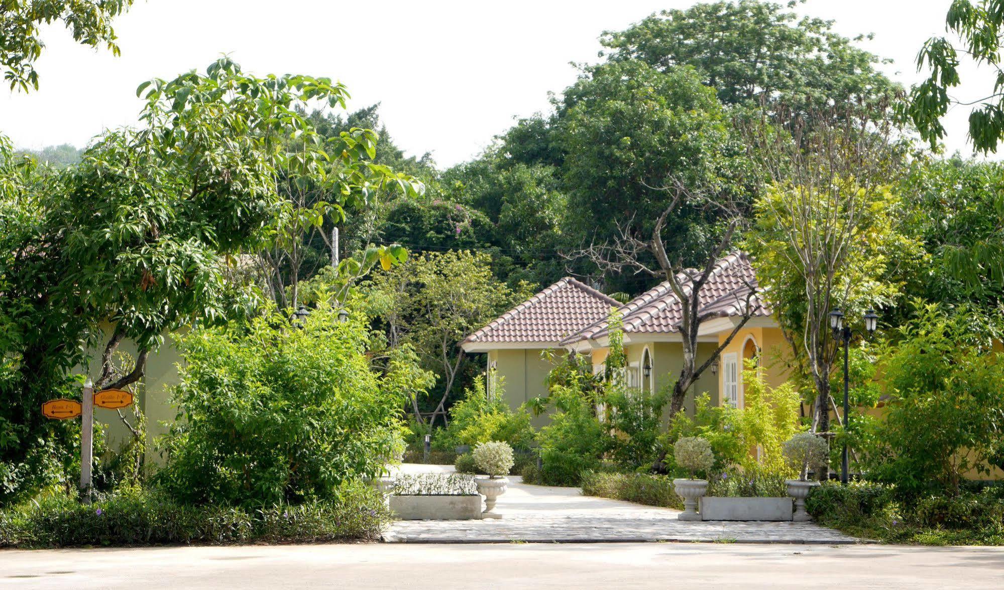 Wangpla Villa Resort Nakhon Sawan Exterior photo