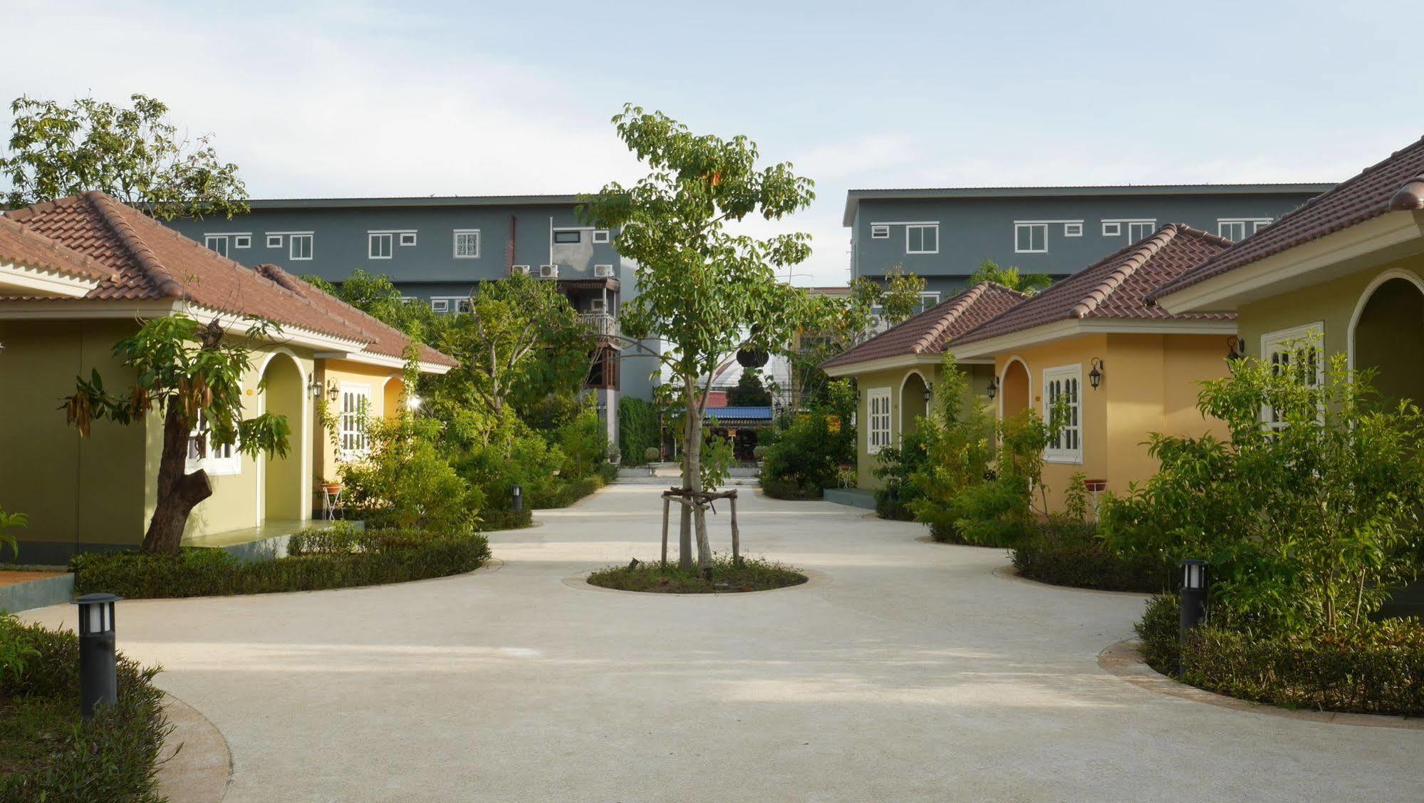 Wangpla Villa Resort Nakhon Sawan Exterior photo